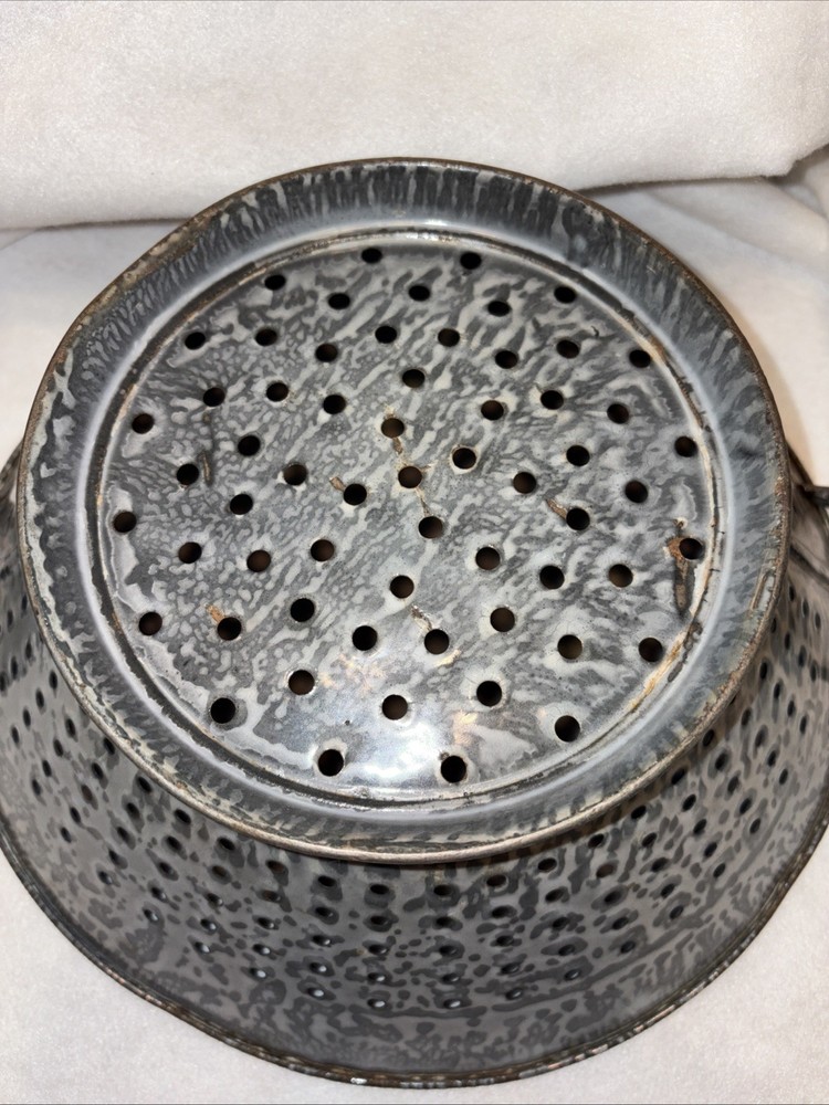 Antique Gray Graniteware Colander 11”