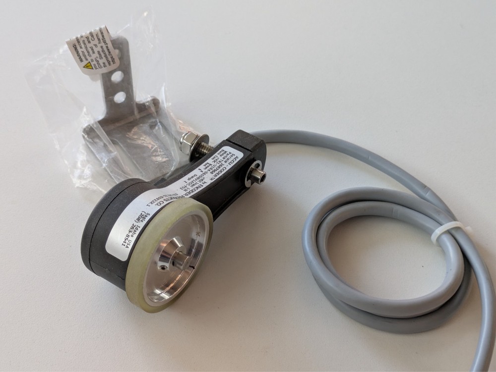 Encoder Products Co. ACCU-CODER ENCODER TR1-U1R4-0600NV1AOC-F03 with bracket