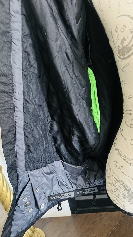 Volcom Snowboard/Ski Jacket Shark Print ( Wore Once)