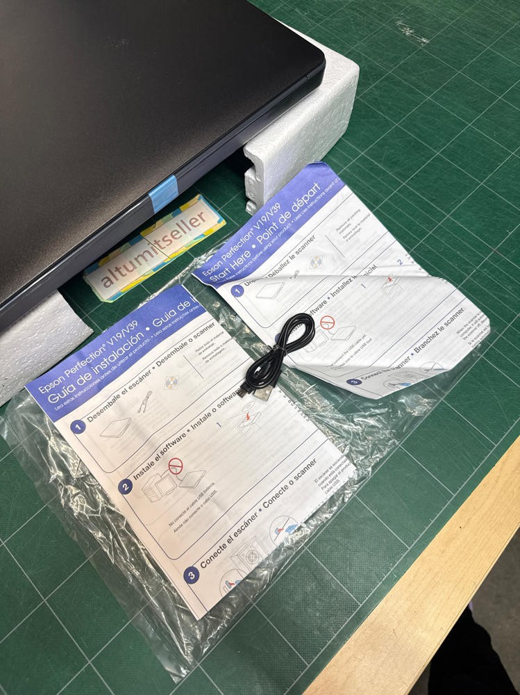 Epson Perfection V39 Photo Document Scanner USB Powered Flatbed Scanner BOX EUC