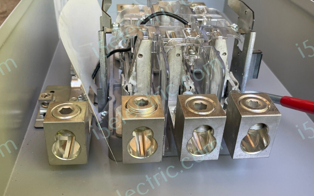 400 / 320 Amp Ringless Meter Base / Socket 3 Phase 4 Wire 7 Jaw OH/UG w/Lugs