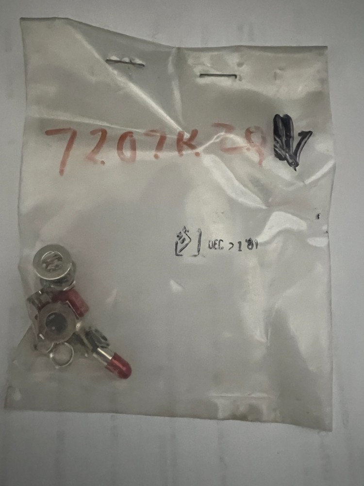 Toggle Switch DPDT ON-NONE-ON 7207K2QE