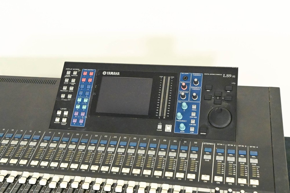 Yamaha LS9-32 32-Input Digital Mixing Console CG01SF2