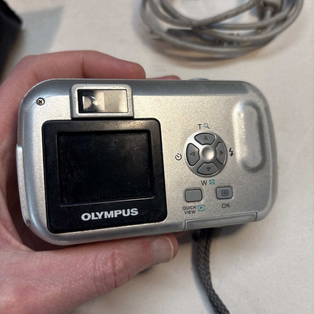 Olympus Digital Camera Camedia D-395 2.0MP Silver