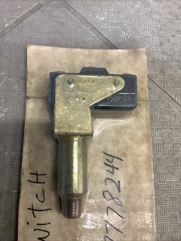 United Controls J40 266 Switch 7778244