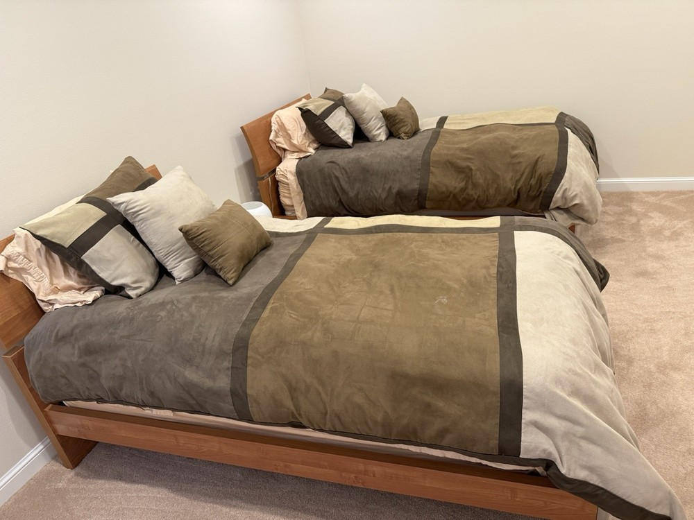 2 Twin Size Bed