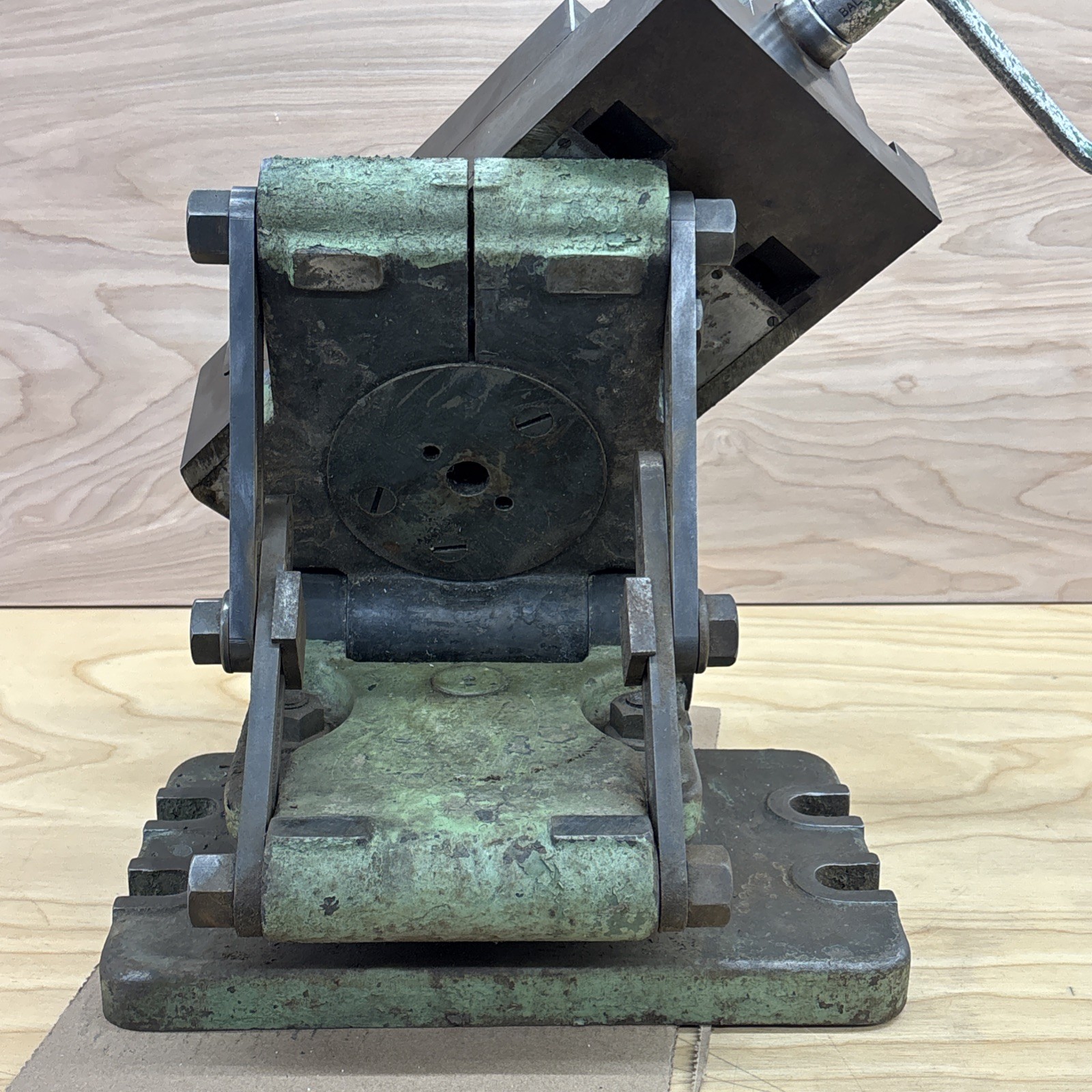 Brown & Sharpe No 3 Universal Tilting Vise 6” Jaw Double Swivel Base