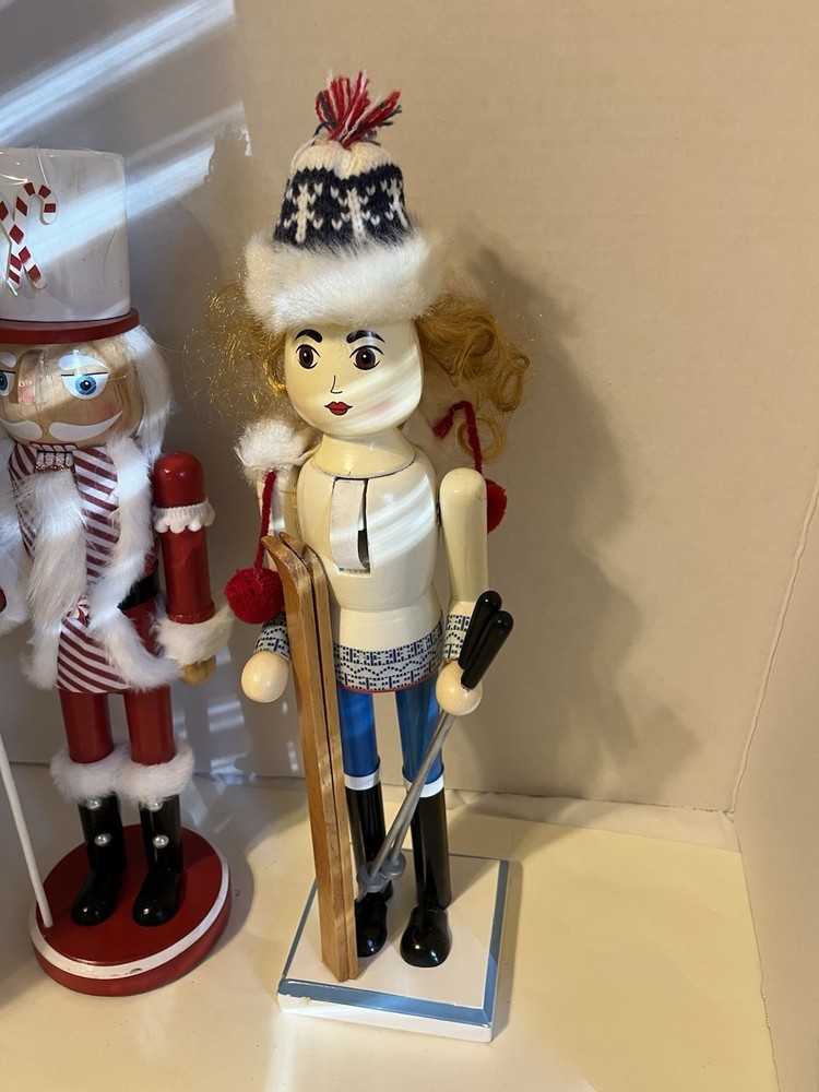 2 Nutcrackers Skier & Starburst Mints