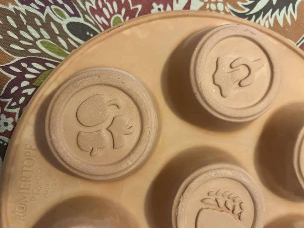 Romertopf by Reco Round Clay Cupcake Baker