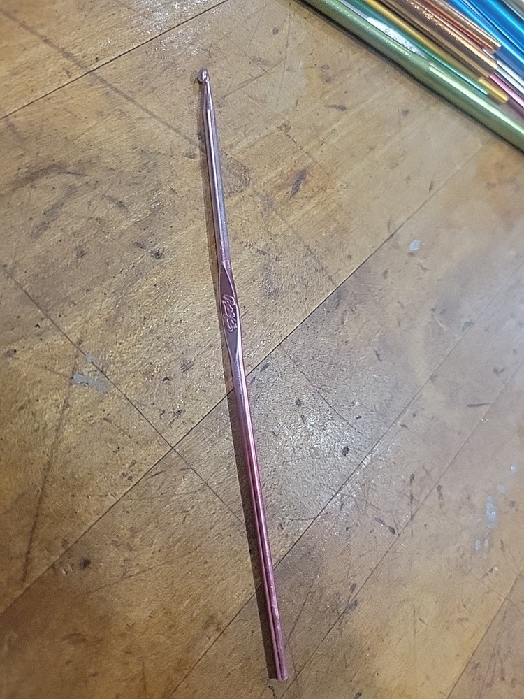 Boye Crochet Hook Size E USA