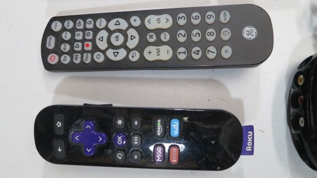 Roku 2 2720X With Remote & Universal Remote