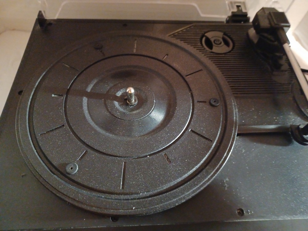 1 BY ONE Record Player MD-920 In Good Condition