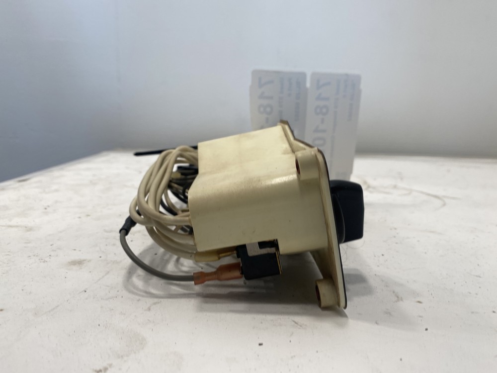 2001 Peterbilt 379 Climate Control (718-10988)