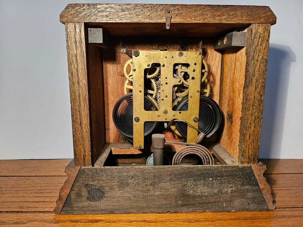 VINTAGE INGRAHAM WOOD MANTEL CLOCK ( SEE DESCRIPTION)