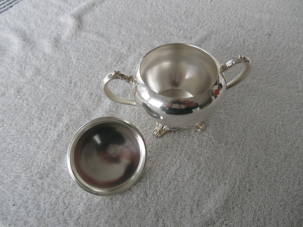 QUALITY~~ ~[ ONEIDA LTD ] SILVERPLATED LIDDED SUGAR BOWL ~CLEAN!!!!