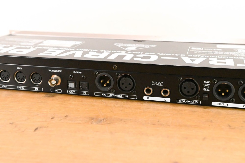 Behringer Ultracurve Pro DEQ2496 Equalizer and Mastering Processor CG01Y4E