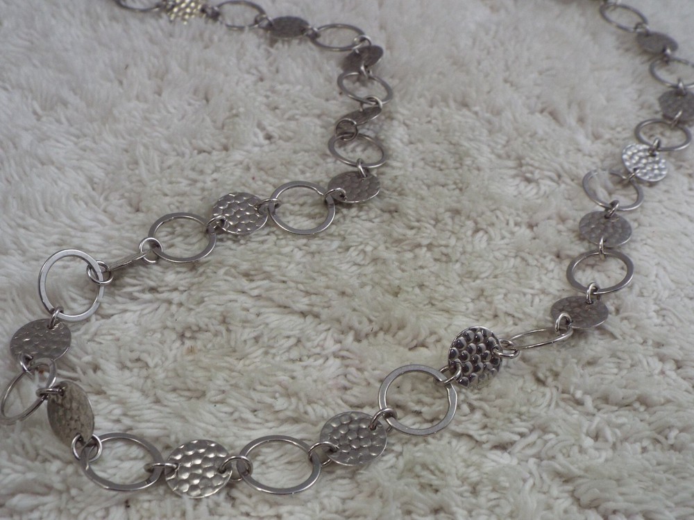 Hammered Silvertone Disk Chain Necklace (B4)