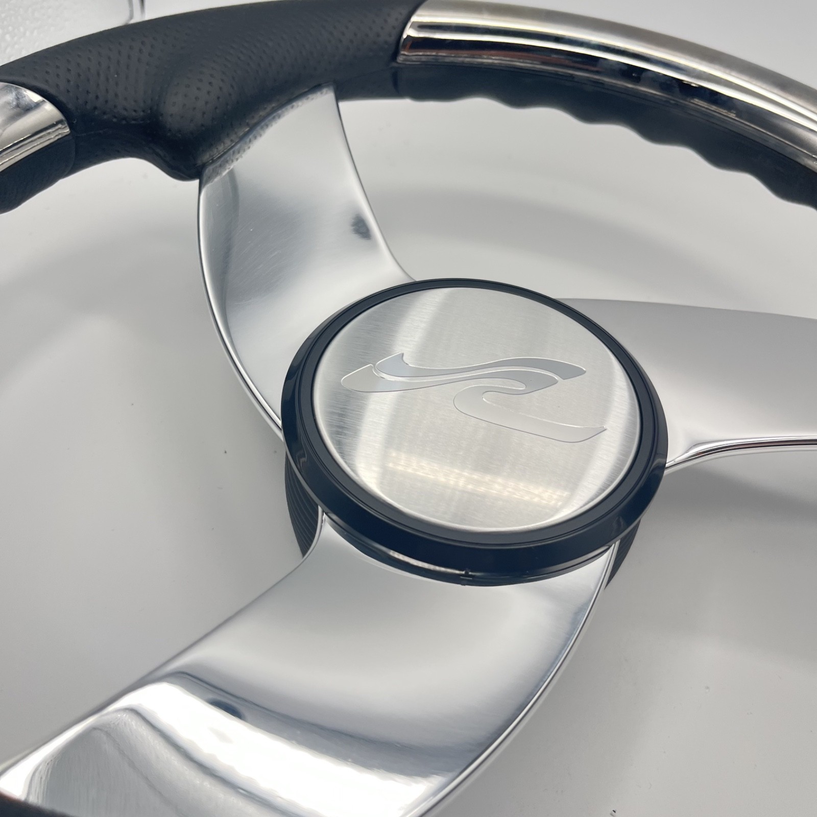 Model M533 Boat Steering Wheel Polished Alum Spoke KEYED HUB Urethane | Sea Ray