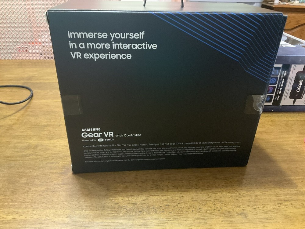 Samsung Gear VR Powered By Oculus Virtual Headset W/Controller SM-R324