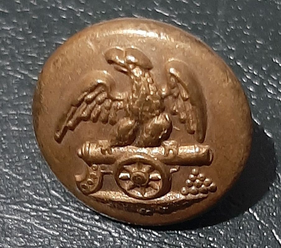 ARTILLERY Button - Eagle and Cannon - OLD - HV Allien Backmark