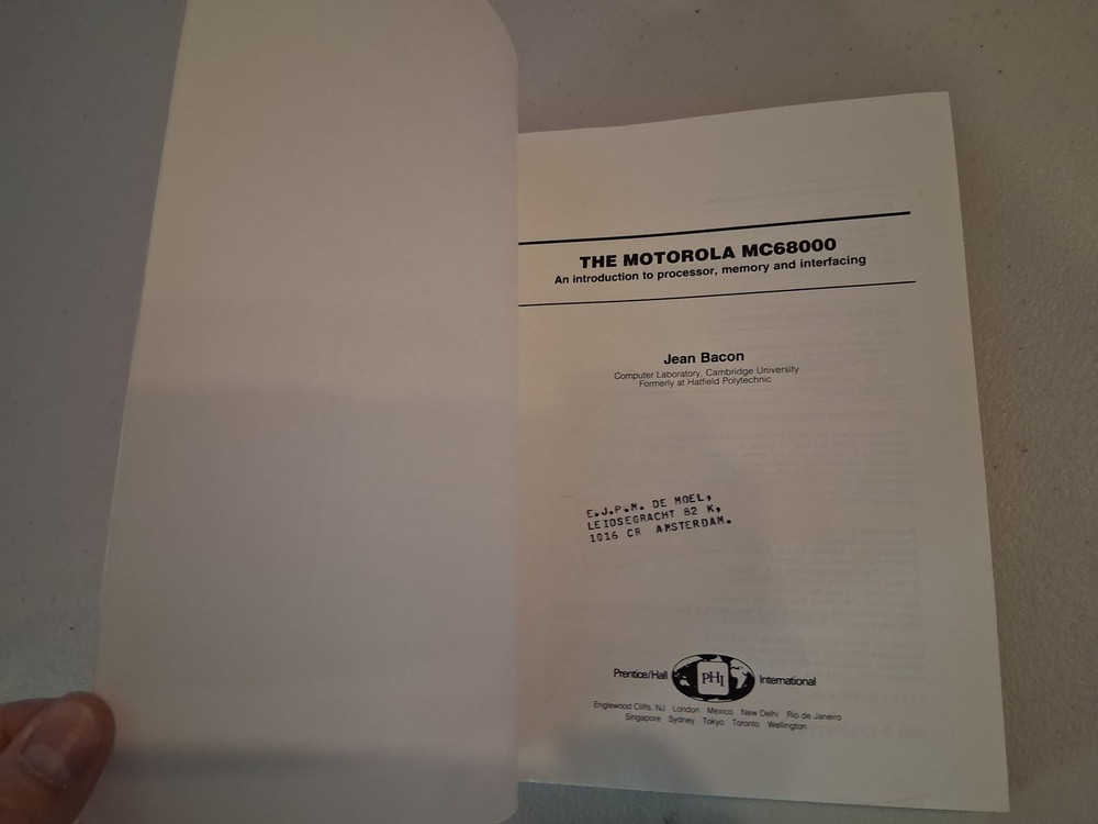 Motorola MC68000 Processor Memory & Interfacing Book 1986 Jean Bacon Vintage CPU
