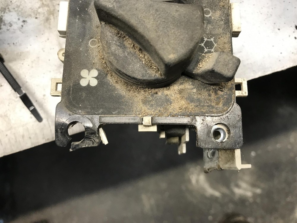 Freightliner FL112 Heater A/C Temperature Controls - Used
