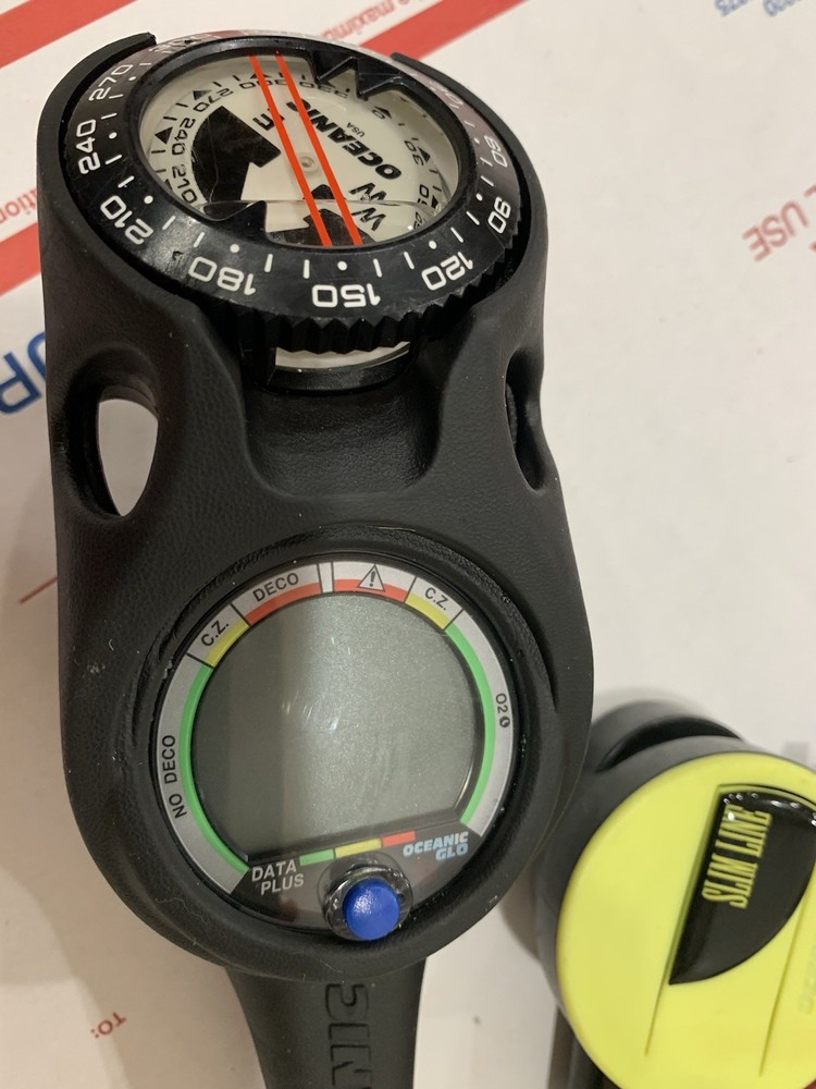 Oceanic Scuba Regulator Set w/Pressure Gauge, Compass & Data Plus Dive Computer