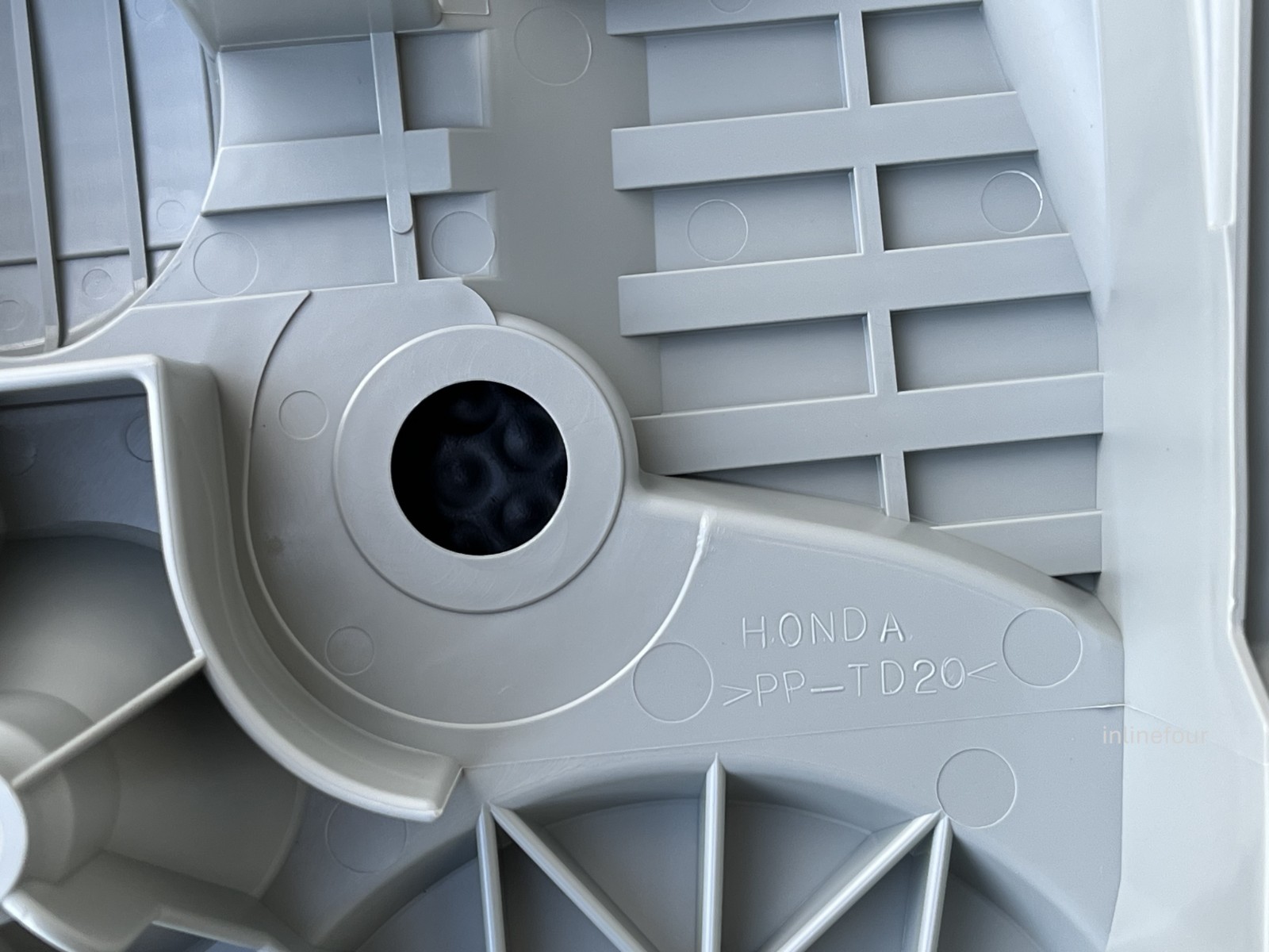 GENUINE OEM HONDA 96-00 CIVIC DEL SOL SOHC LOWER TIMING BELT COVER D16Y7 D16Y8