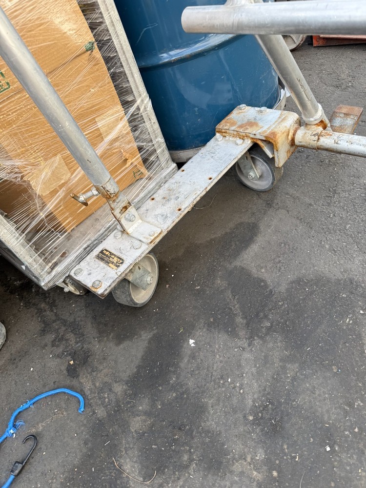 ROL-AWAY CRATE HANDLER