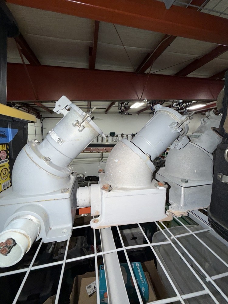 Appleton 200a 600v service receptacle