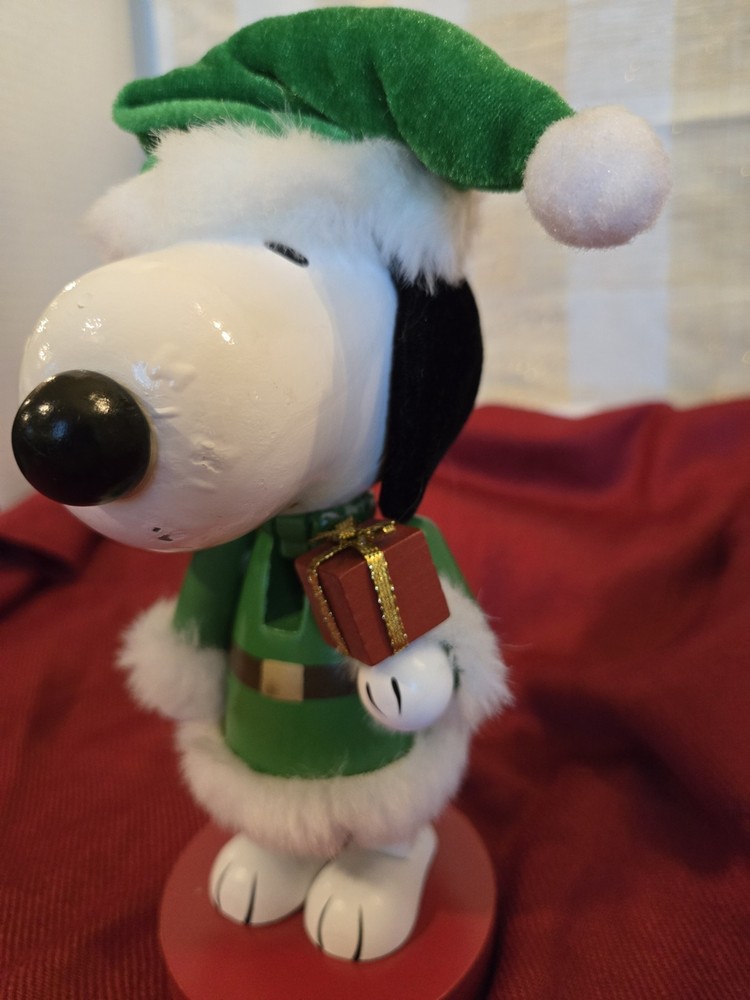 Peanuts Nutcracker Green Snoopy Santa Christmas 2016 9"