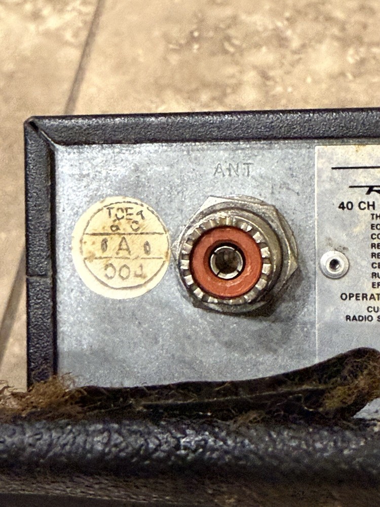 Radio Shack Realistic TRC-422A CB Unit With Dynamic Microphone