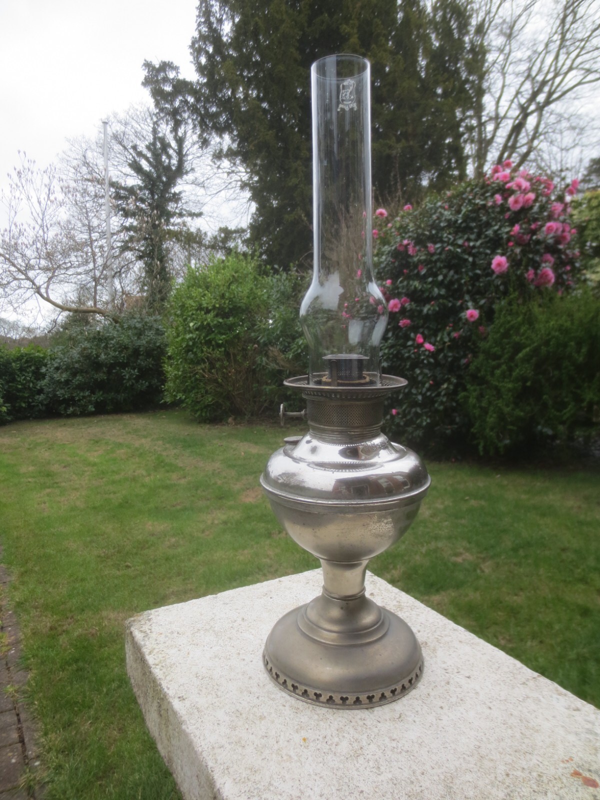 MILLER VESTAL OIL LAMP MADE IN USA With Chimney Shepherds Hut Oil Lamp