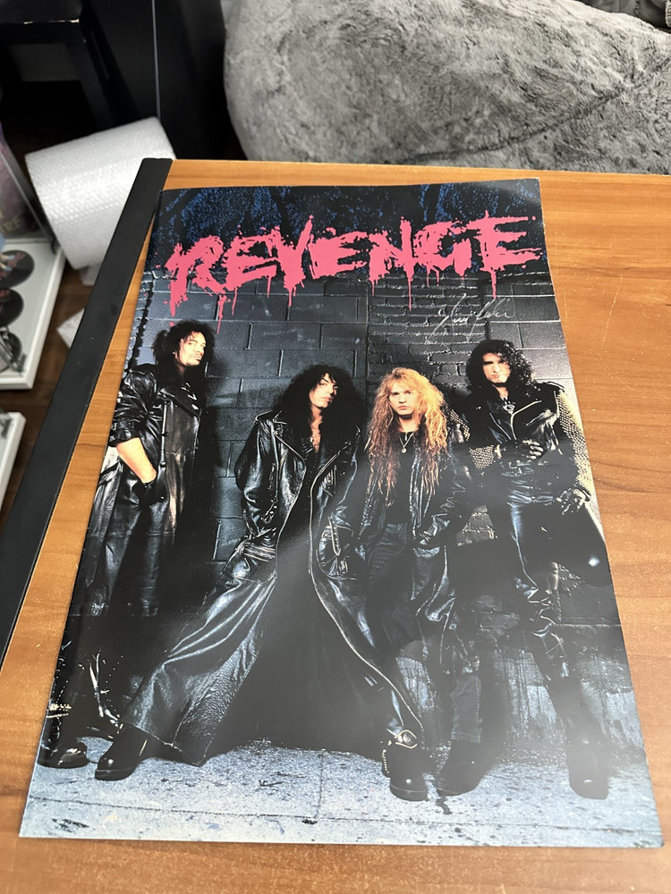 Rare SIGNED KISS Revenge Tour 1992 Book Auto By Bruce  Kulick