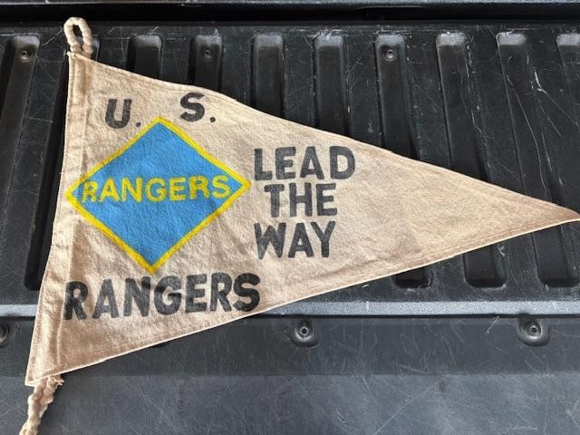 WWII / MODERN US ARMY RANGERS LEAD THE WAY  FLAG/  PENNET (B)