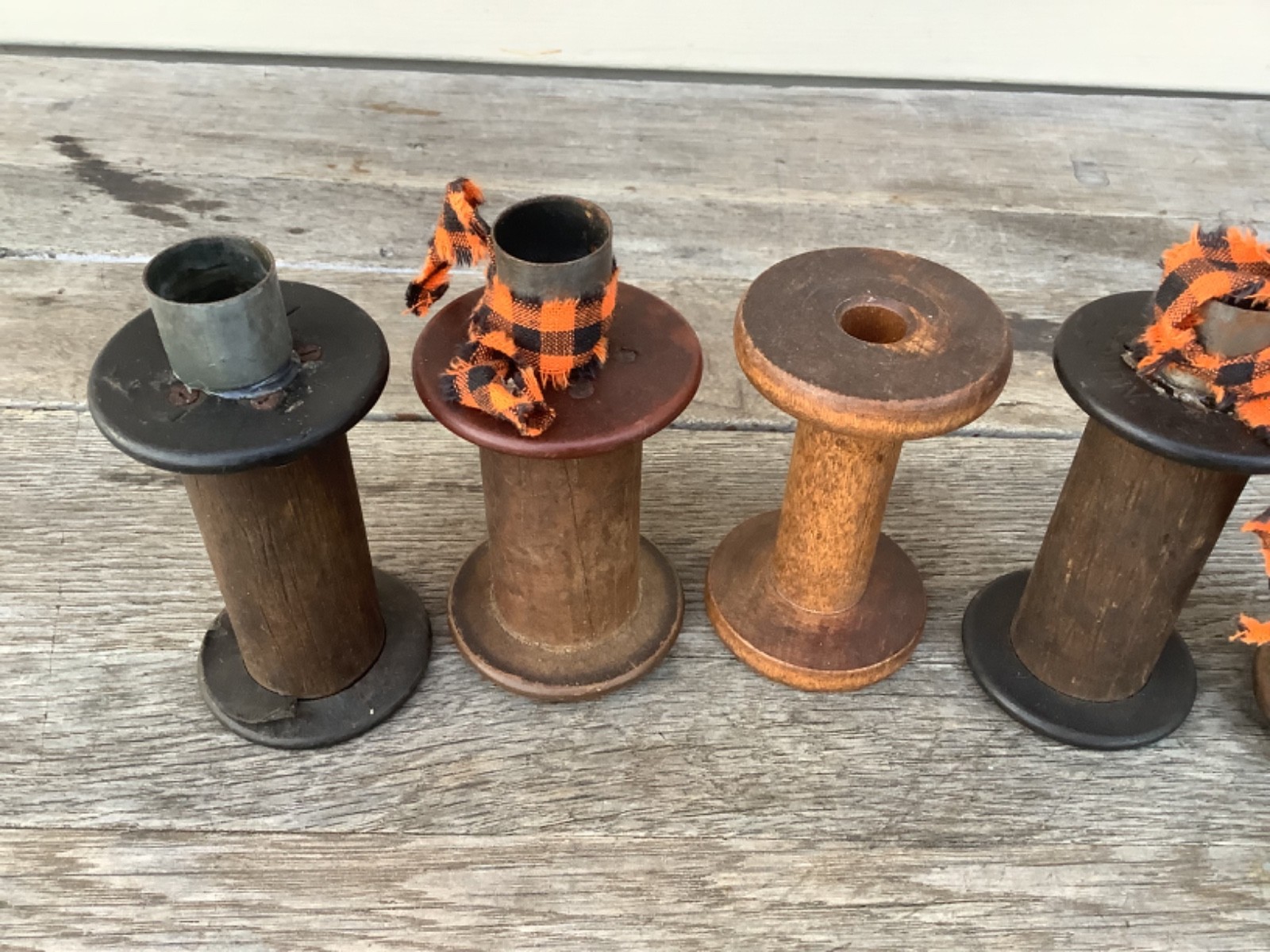 (5) Rustic Vintage Primitive Textile Mill Wooden Spools/ Bobbins 3-4" tall J5