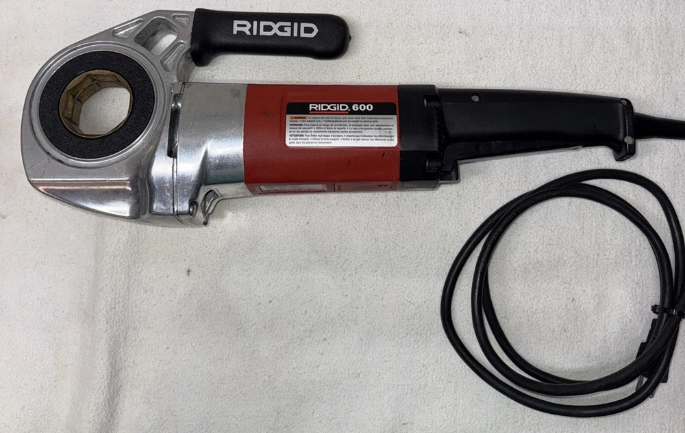 Ridgid 600 Pipe Threader: w/ Case