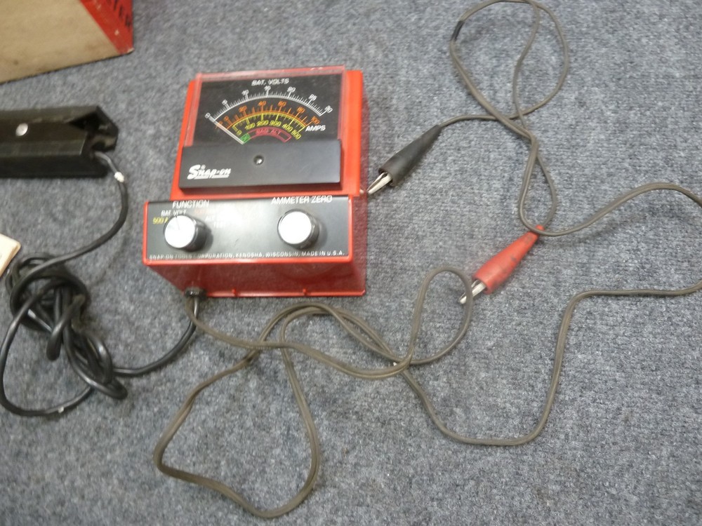 Vintage Snap-On MT-952 Inductive Volt Amp Meter Original box