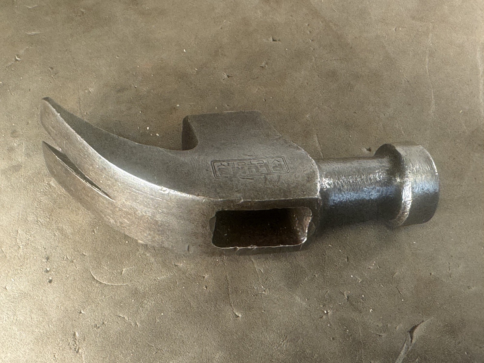 Vintage PLUMB VICTORY Curved Claw Hammer 16 oz. Head Nice Condition