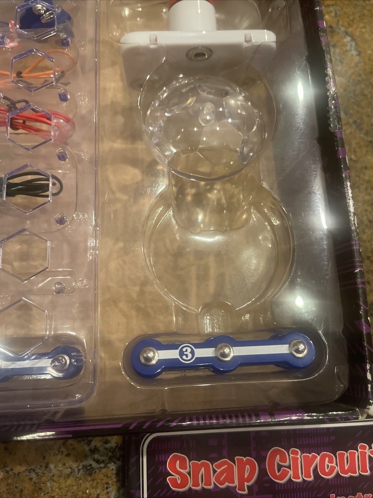 Snap Circuits Arcade 200 Projects Build Electronic Explore Partial Kit STEM READ