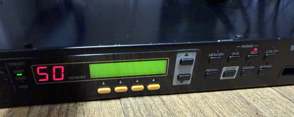 Yamaha EMP700 Multi Effect Processor Rack ~ Powers On ~ For Parts / Repair