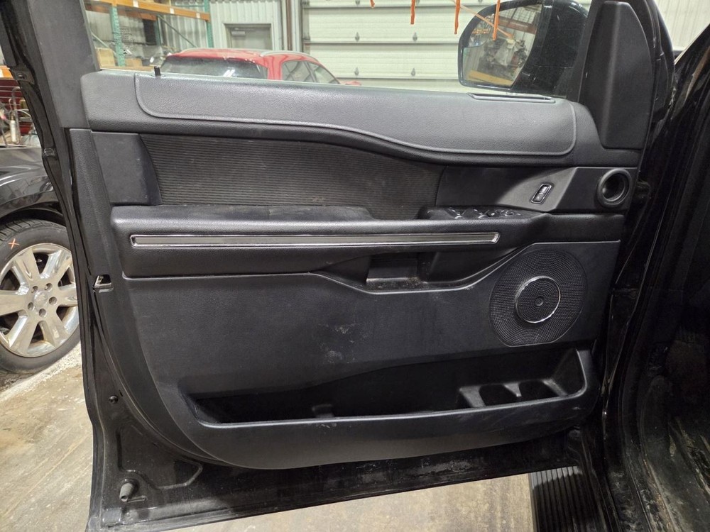 Fuse Box Engine Fits 18-21 NAVIGATOR 1547023