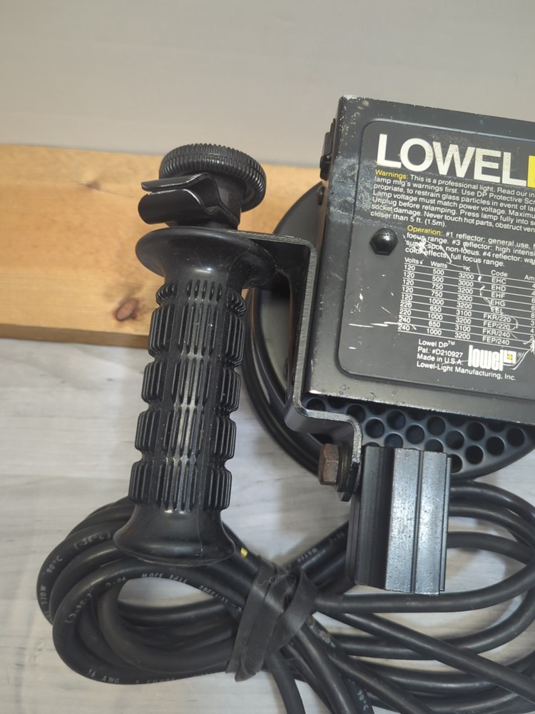 Lowel DP D210927 Continuous Light 1000 W w/ Adjustable Barn Doors Show Lights