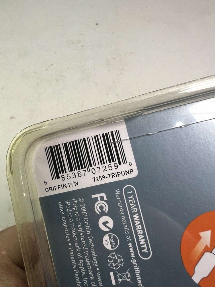 Griffin iTrip Auto Universal Plus FM Transmitter for iPod & Smartphone NEW