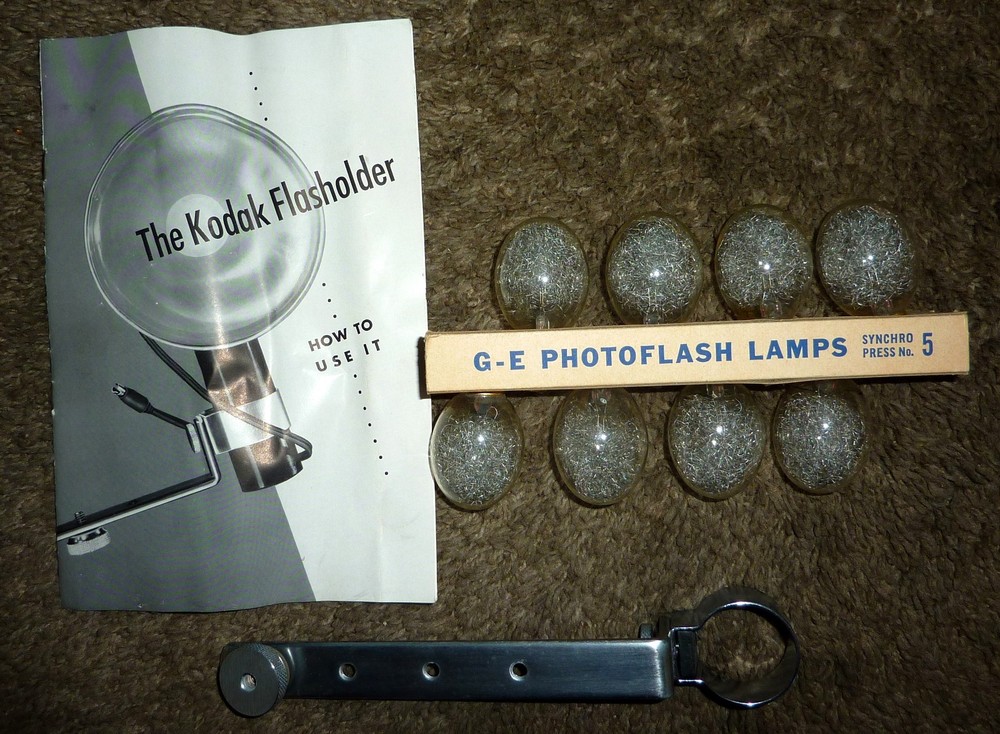 Kodak Flasholder w/ Bracket ~ Bulbs ~ Paperwork ~ Box