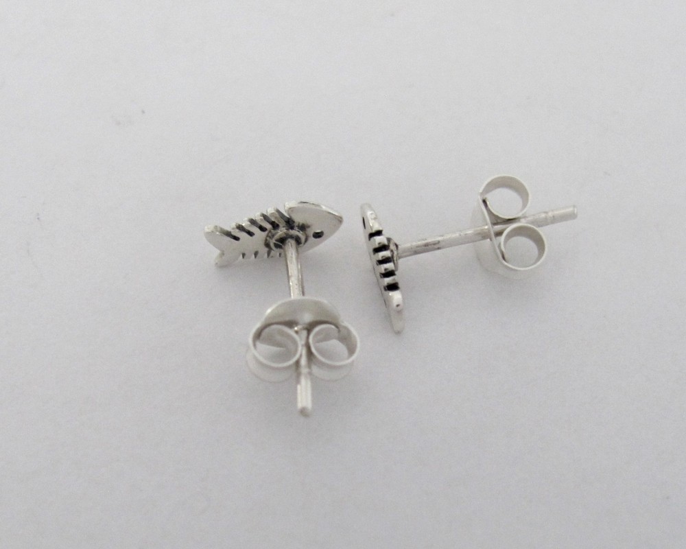 Sterling Silver 7.5mm Fish bones post stud earrings