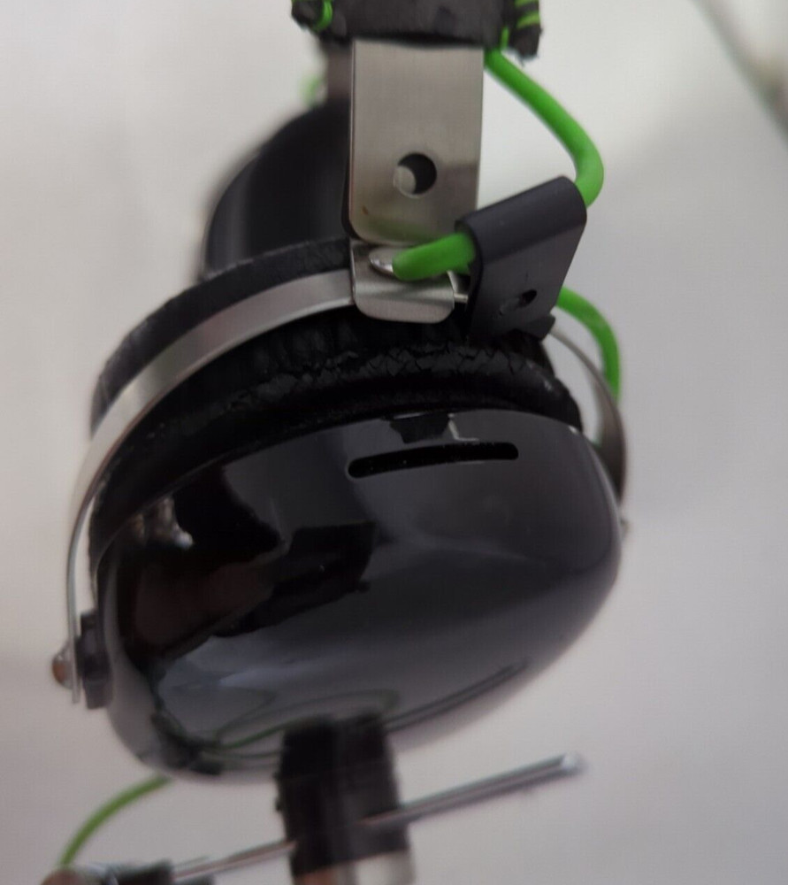 RAZER WIRELESS HEADPHONES - FULLY FUNCTIONAL
