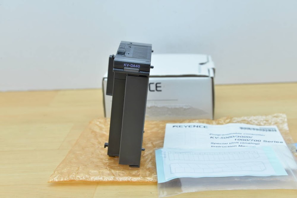 KEYENCE KV-DA40 PLC Digital Output Module USED