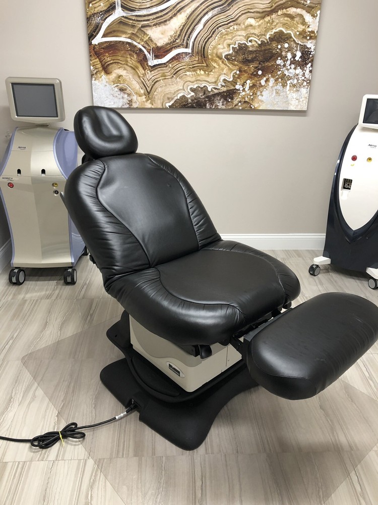 Midmark Ritter 630 Barrier Free Procedure Table with Swivel Base - Programmable