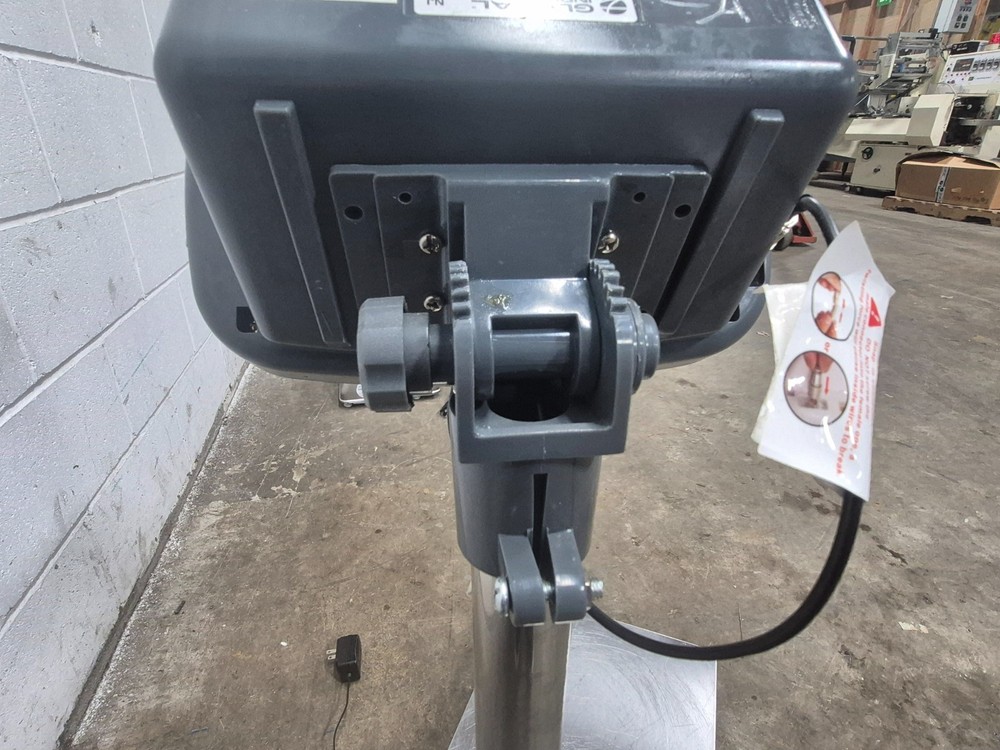 Global Industrial Bench & Floor Scale